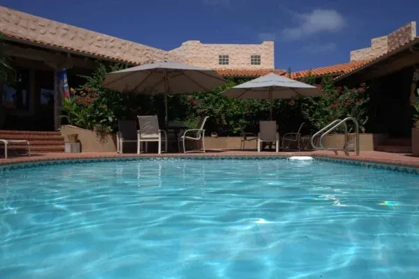 Pool (Men’s Campus)